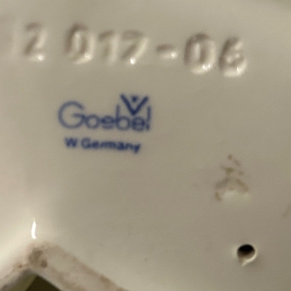 Goebel porcelain duck figurine Ducks hugging 1970’s - Picture 2 of 3